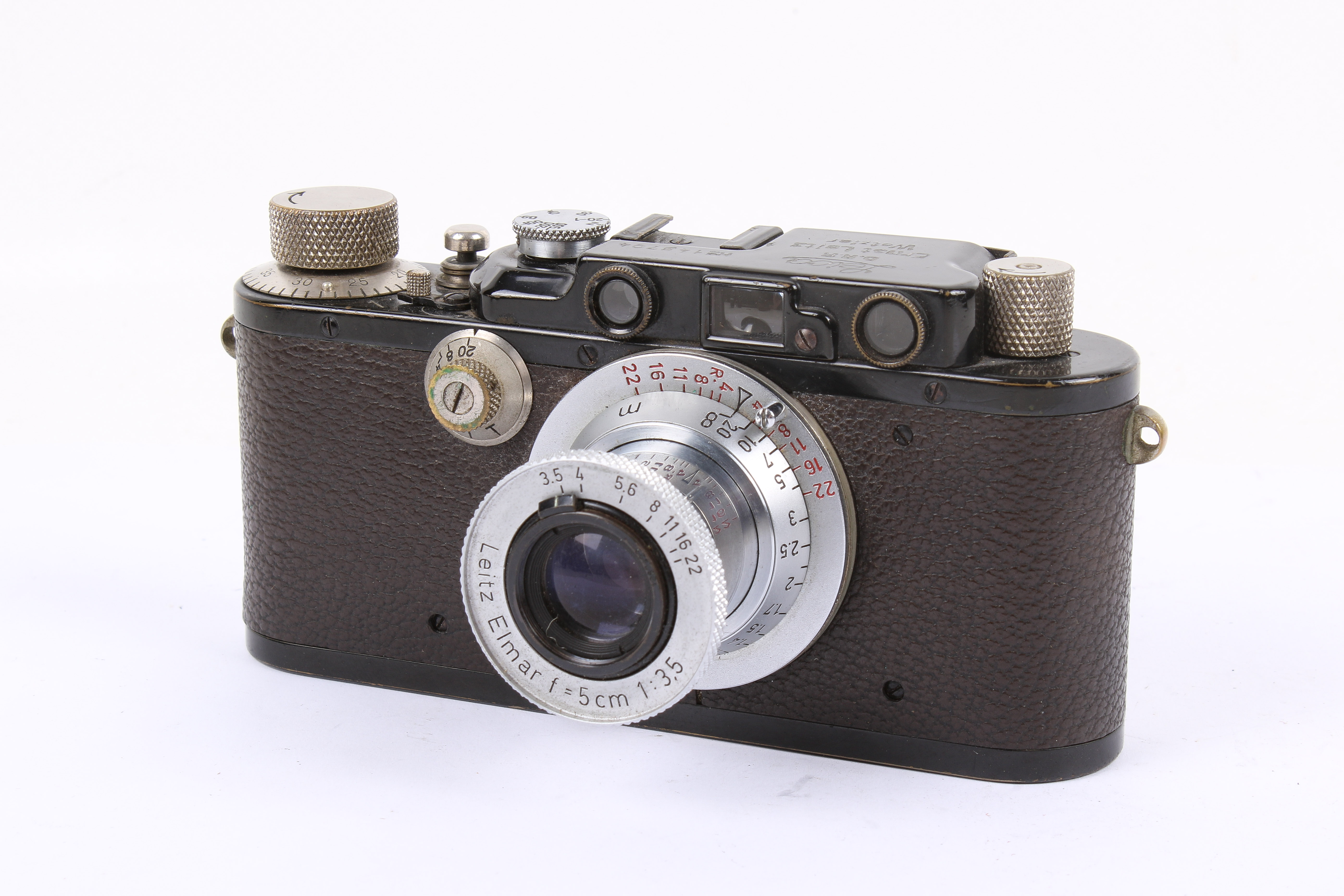 A Leitz Wetzlar Leica III 35mm Rangefinder camera outfit. Black and chrome body. 1934. - Image 2 of 8