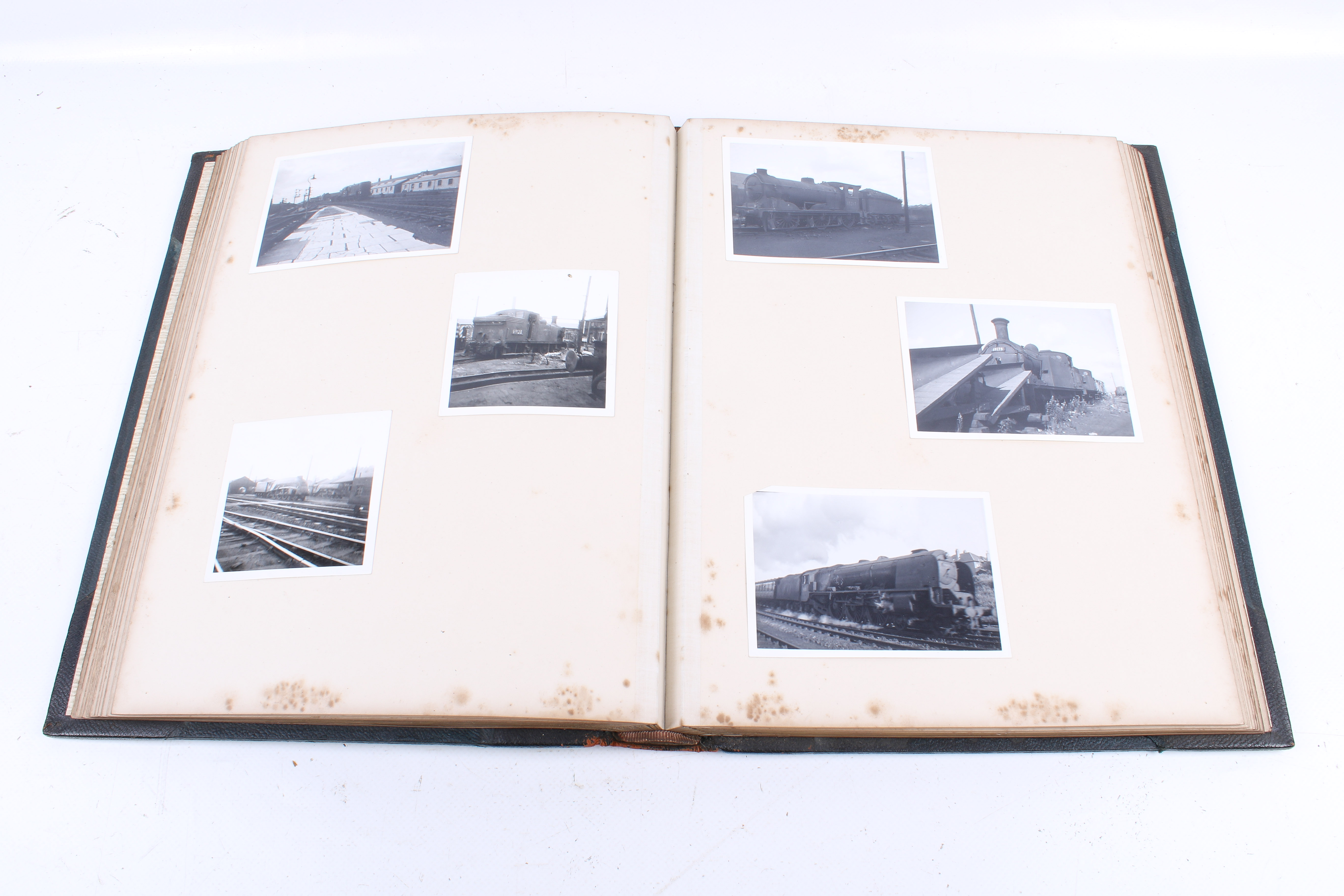 An early 20th Century photograph album. - Image 5 of 6