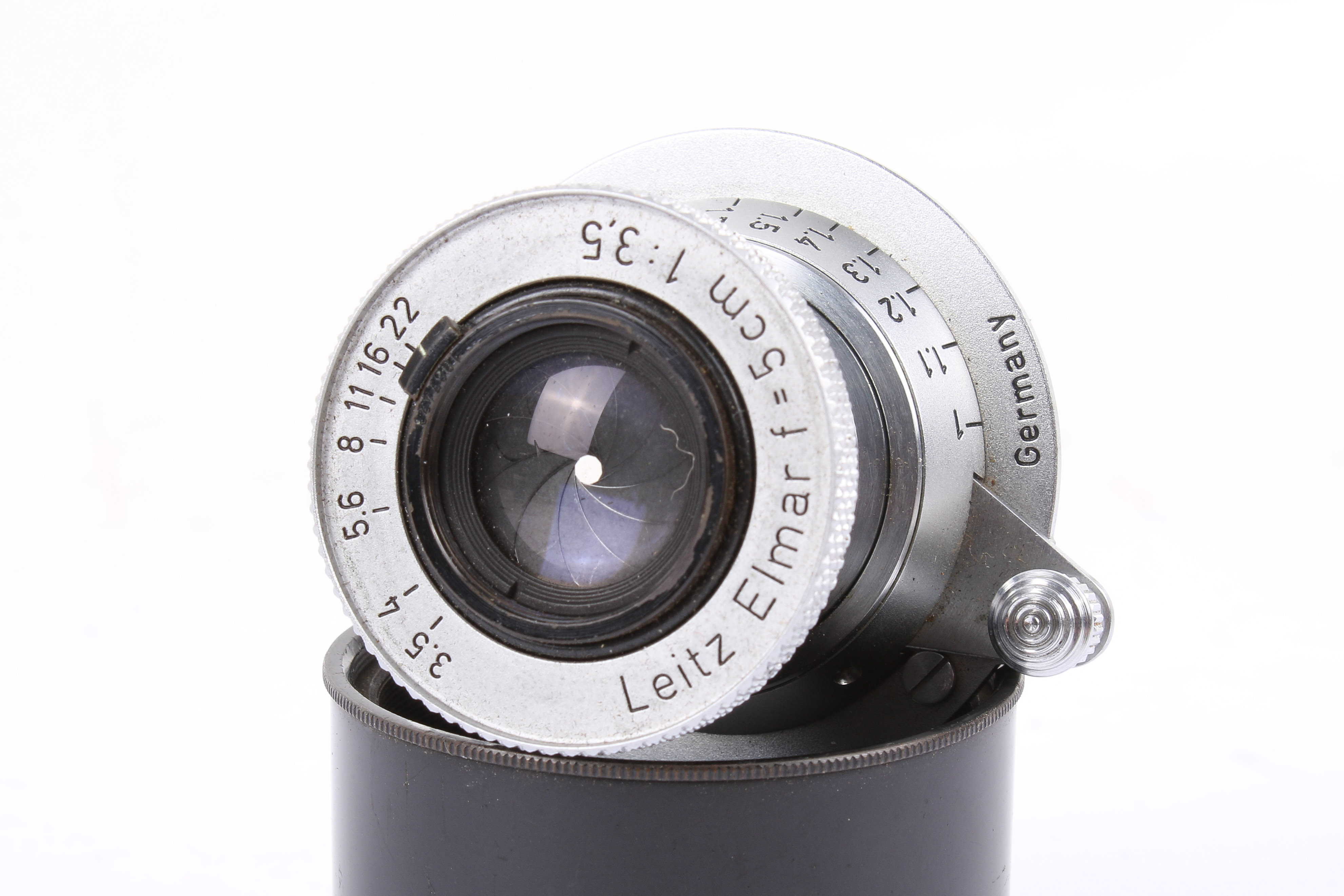 A Leitz Wetzlar Leica III 35mm Rangefinder camera outfit. Black and chrome body. 1934. - Image 7 of 8