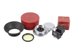 A Leitz 2.8cm f6.3 Hektor lens. Chrome. Serial number 250585. Optics VG. Together with SUOOQ 2.