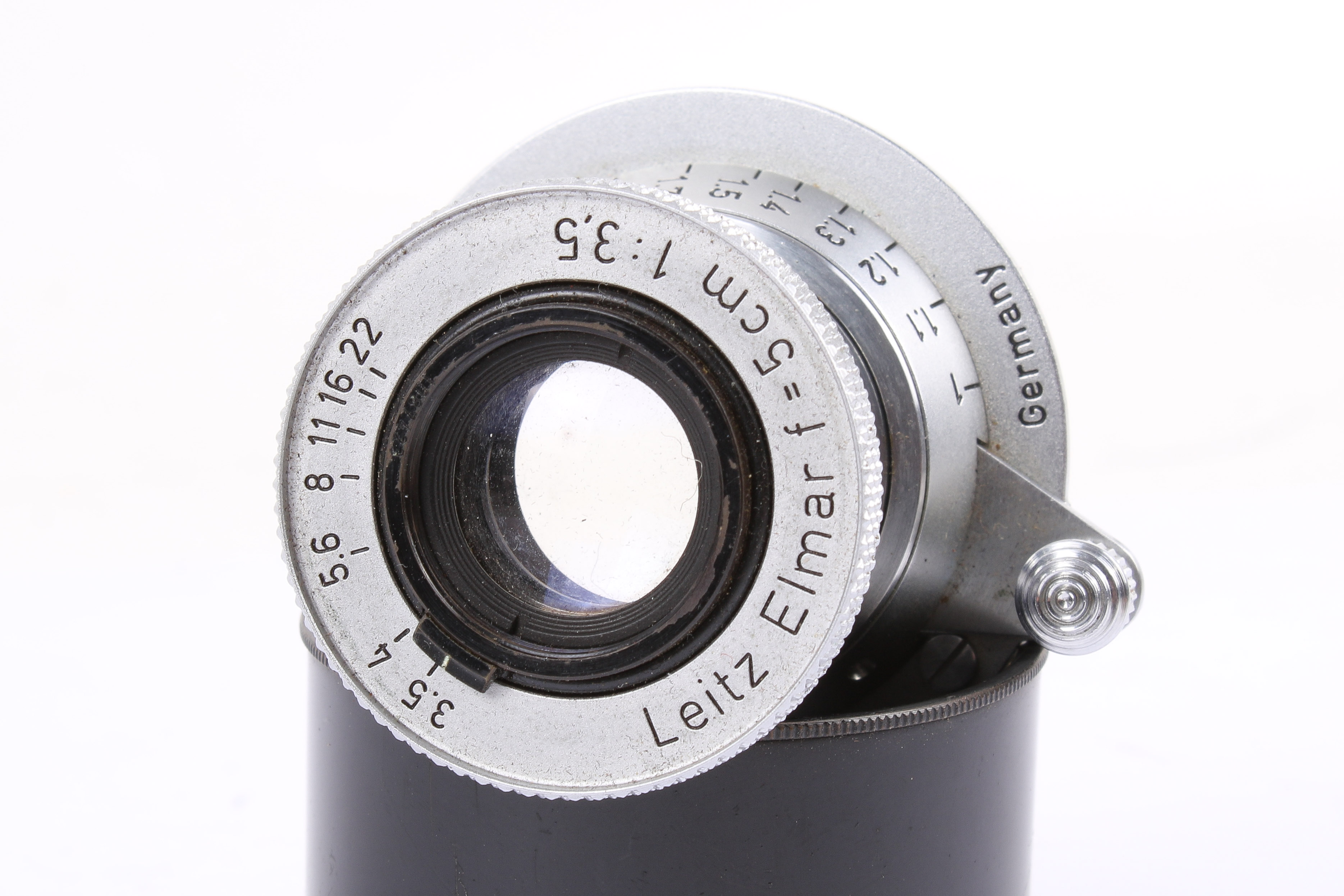 A Leitz Wetzlar Leica III 35mm Rangefinder camera outfit. Black and chrome body. 1934. - Image 6 of 8