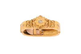 A 15ct gold cravat clip.