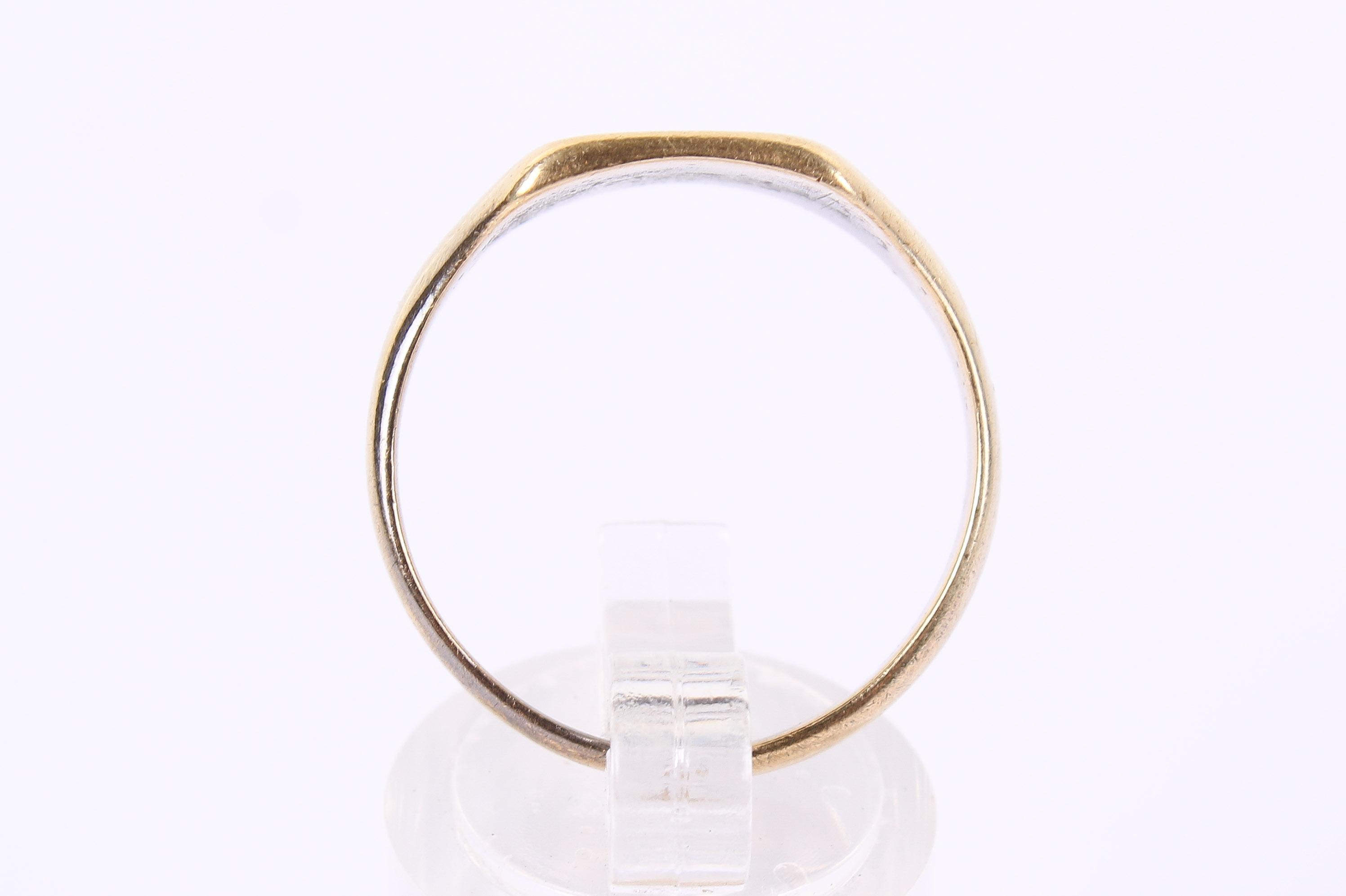 A 18ct gold signet ring. Engraved DF, hallmarked, size V, weight 6.9g. - Image 3 of 4