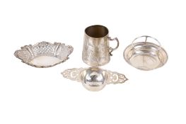 Four small pieces of table silver.
