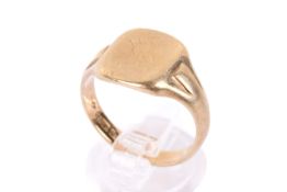 A 9ct gold sovereign ring. The crown blank, hallmarked to shank. Size S, weight 5.5g.