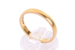 A 22ct gold wedding band. Hallmarked, size N, weight 3.5g.