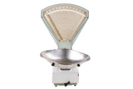 A vintage set of Avery Scales.