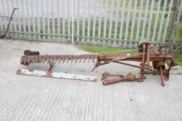A vintage Teagle Golden Bullet hedge trimmer cutter. All items in this auction are sold as seen,