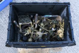 Brass and copper metalware items. Including andirons, a trivet and curtain tie-backs, etc. All items