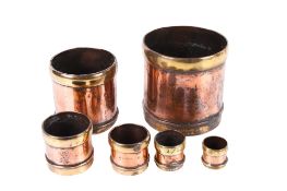 A set of six vintage copper and brass measuring cups made by 'Oriental'. Max. 1 Seer min.