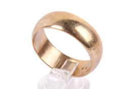A 9ct gold wedding band. Hallmarked, undecorated, size Z+4, weight 12.