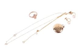 A small group of 9ct and yellow metal jewellery.