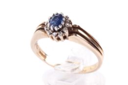 A 9ct gold dress ring.