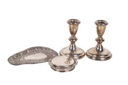 A small group of silver and silver mounted items.