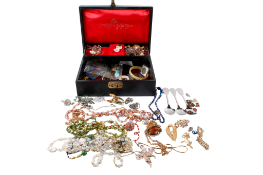 An assortment of costume jewellery and collectables.