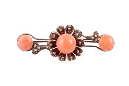 A late Victorian/early 20th century bar brooch.