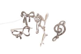 Five silver and white metal brooches. Comprising a silver brooch modelled as a branch, 2.