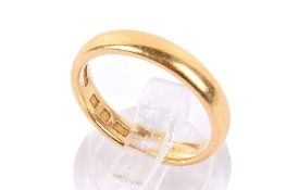 A 22ct gold wedding band. Hallmarked, undecorated, size N/O, weight 5.