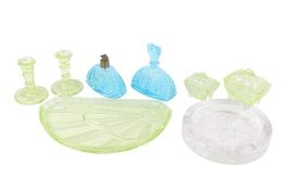 An assortment of 20th century glassware.