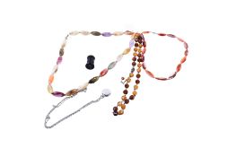 A group of assorted vintage costume jewellery.