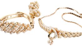 A vintage Coro jewellery set.