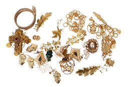 A collection of yellow metal filigree jewellery.