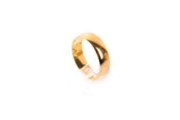 A 22ct gold wedding band. Hallmarked, undecorated, size M1/2, weight 5.2g.