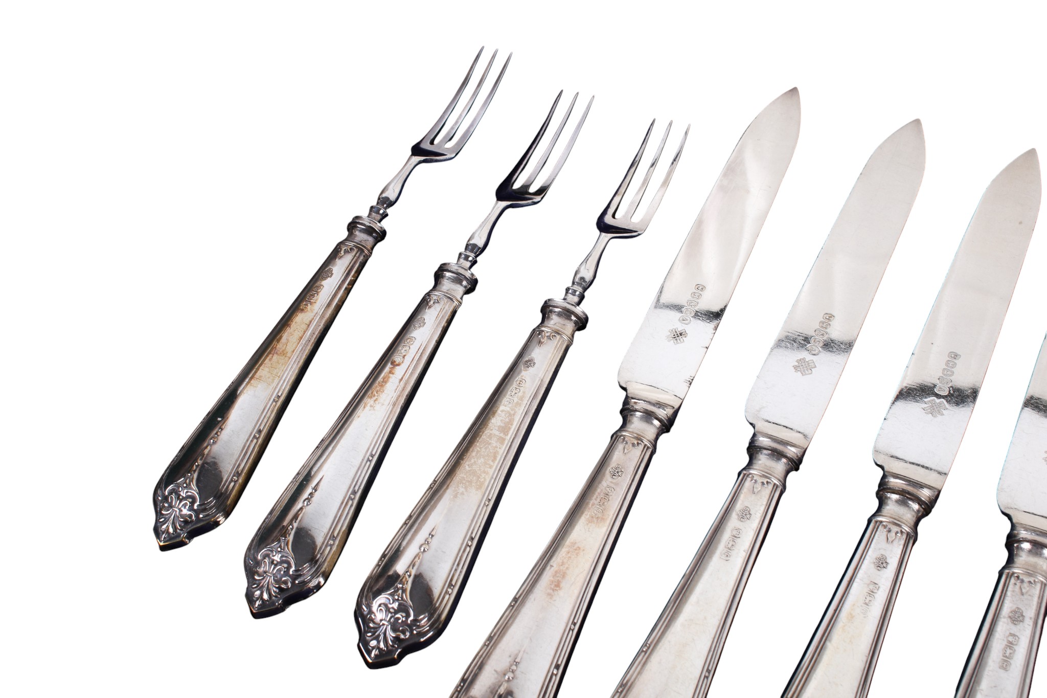 An Art Deco set of silver handled fruit cutlery. - Image 4 of 4