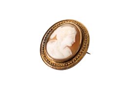 A yellow metal shell cameo brooch.