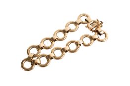 A 9ct gold (tested) circle link bracelet. Each circle 1.