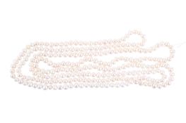 A vintage long freshwater pearl necklace.