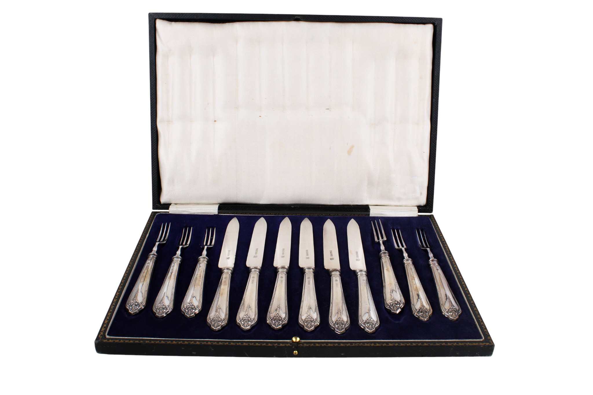 An Art Deco set of silver handled fruit cutlery.