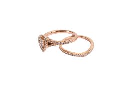 Vera Wang 18ct rose gold two ring set, boxed. The pear shaped cluster ring set with 0.