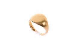 An 18ct gold signet ring. Hallmarked, size P, weight 5.6g.