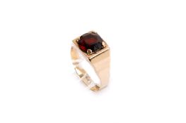 A 9ct gold garnet ring.