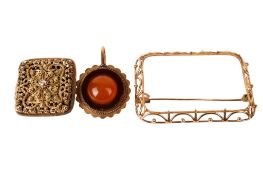 Two yellow metal jewellery pieces and a brooch mount.