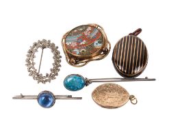 A small group of jewellery.