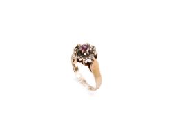 A 9ct gold dress ring.