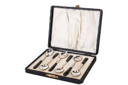 A set of silver and green jade teaspoons. Hallmarks for William Devenport, Birmingham 1911, L10.