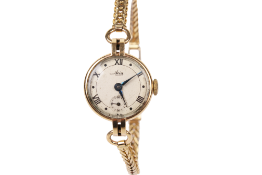 A vintage 9ct gold cased Avia lady's wristwatch.