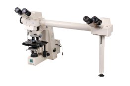 A Zeiss Axioskop binocular microscope.