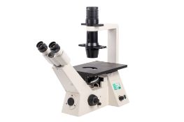 A Zeiss Axiovert 40 CFL binocular microscope.