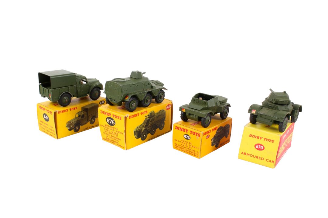 Five Dinky diecast military vehicles. Comprising a No.697 25-Pounder Field Gun Set, No. - Image 2 of 5
