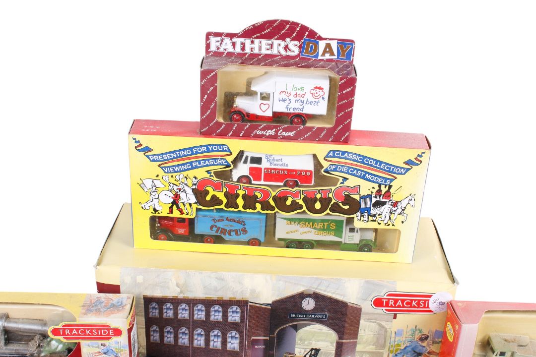 A collection of Lledo diecast vehicles. - Image 3 of 5