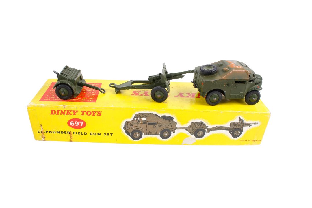 Five Dinky diecast military vehicles. Comprising a No.697 25-Pounder Field Gun Set, No. - Image 4 of 5