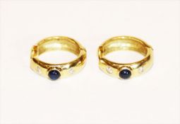 Paar 14 k Gelbgold Creolen mit Diamanten und Safir-Cabochon, 3,8 gr., D 1,5 cm