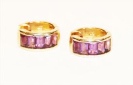 Paar 14 k Gelbgold Creolen mit Amethysten in Baguettschliff, 6,6 gr., D 1,5 cm