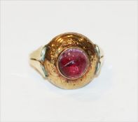 14 k Gelbgold Ring, teils graviert, mit Amethyst, 5,3 gr., Gr. 56