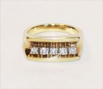 14 k Gelbgold Ring mit 5 in Weißgold gefaßten Diamanten, 6,6 gr., Gr. 51