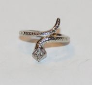 14 k Weißgold Ring in Schlangenform mit Diamant, teils graviert, 3,2 gr., Gr. 44